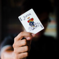 Wat betekent de uitdrukking 'de kaarten zijn geschud' in de casinowereld?